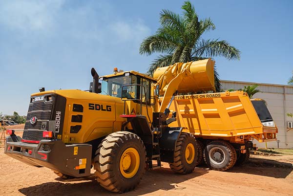 SDLG articulated dump truck for rough terrain operations